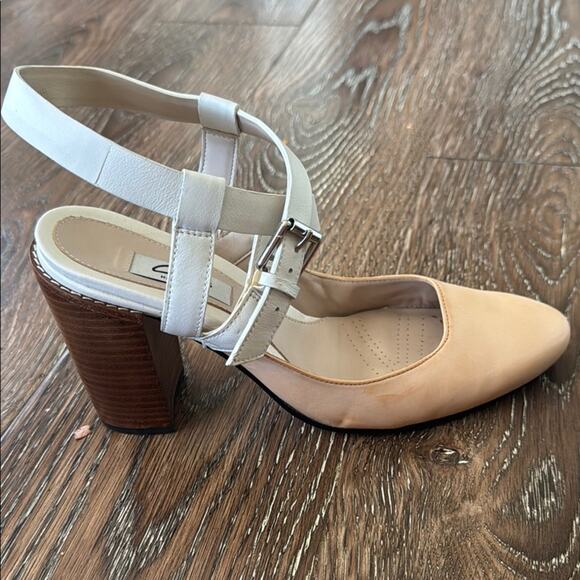 Clarks Tan and White Heels with Chunky Block Heel - Picture 6 of 11